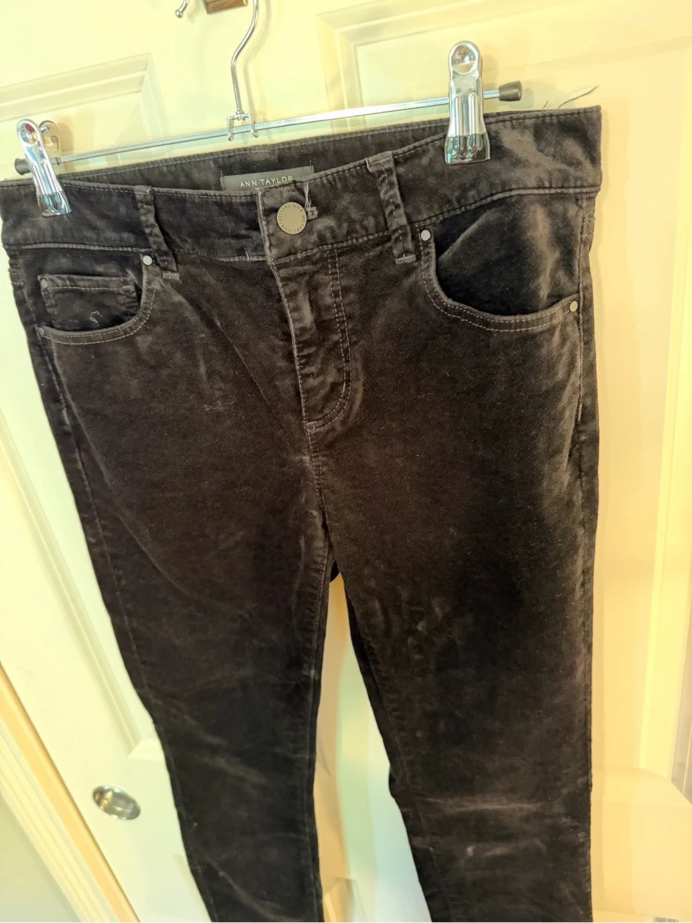 Ann Taylor Skinny Velvety Jeans in black